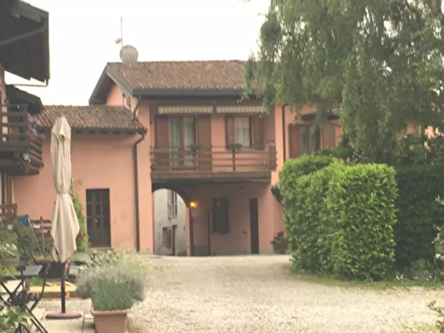 Immagine 2 di Appartamento in vendita  in Via Volta  a Lipomo