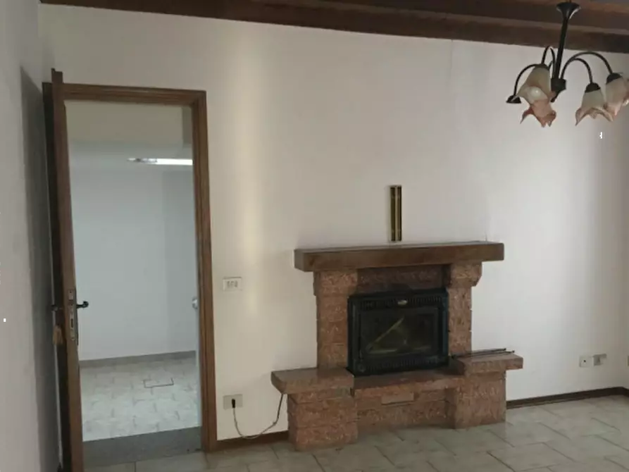 Immagine 11 di Appartamento in vendita  in Via Volta  a Lipomo