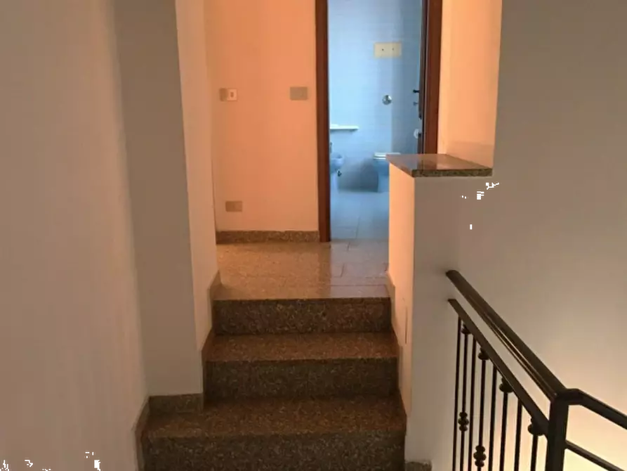 Immagine 15 di Appartamento in vendita  in Via Volta  a Lipomo