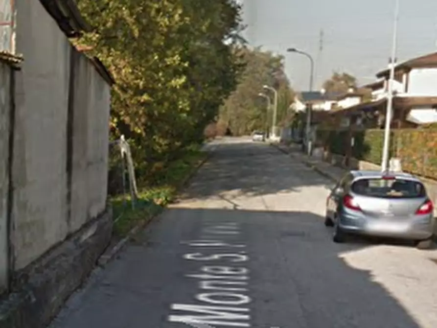 Immagine 9 di Negozio in vendita  in Via Monte San Primo a Arosio