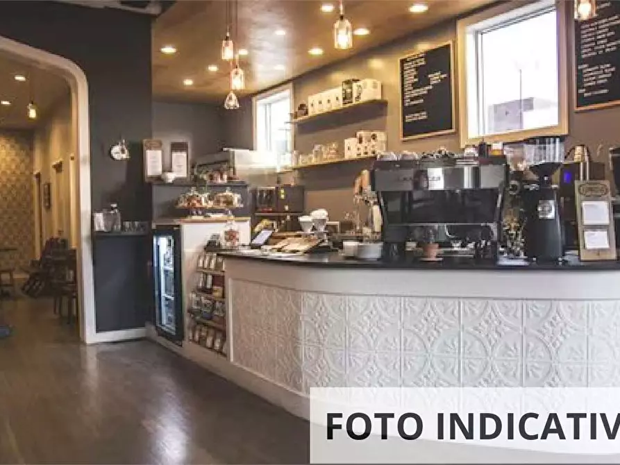 Immagine 15 di Negozio in vendita  in Via Monte San Primo a Arosio