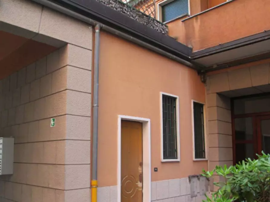 Immagine 3 di Appartamento in vendita  in Via Lesa a Milano