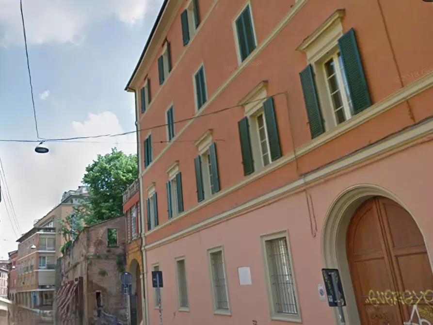 Immagine 5 di Porzione di casa in vendita  in via delle Belle Arti a Bologna