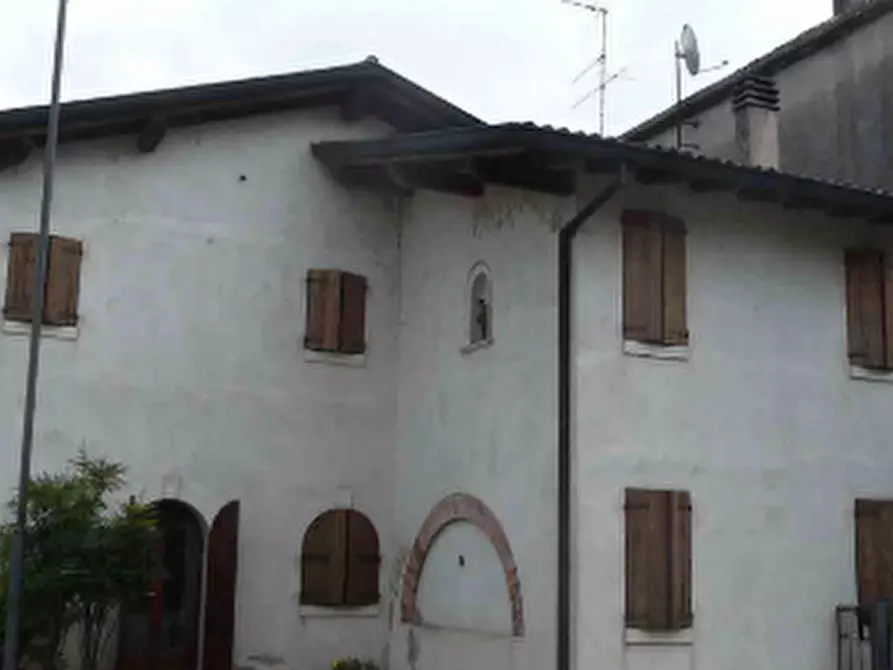 Immagine 3 di Porzione di casa in vendita  in Via Traversa Capitelllo a Concamarise