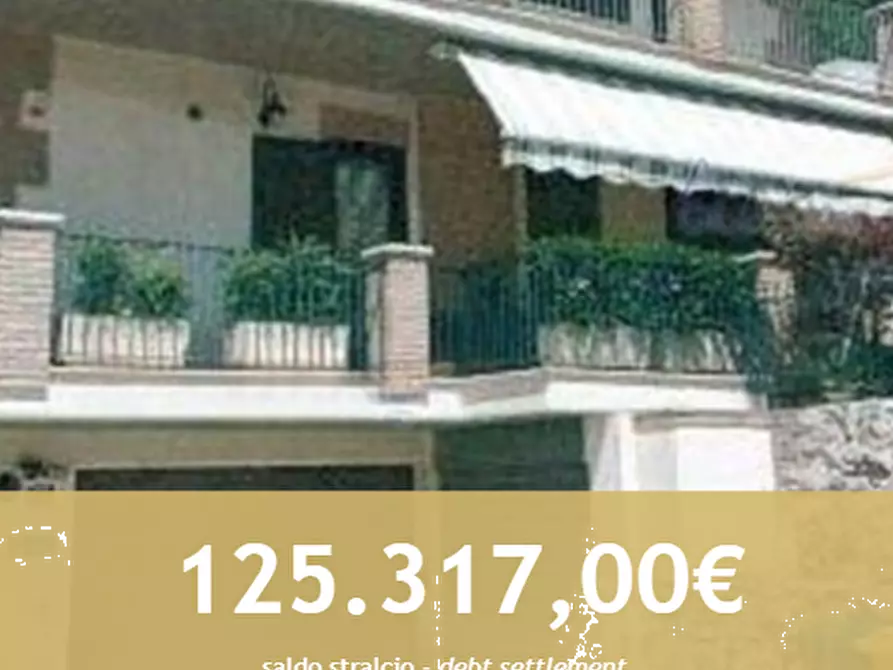 Immagine 1 di Appartamento in vendita  in Via Lazio a L'aquila