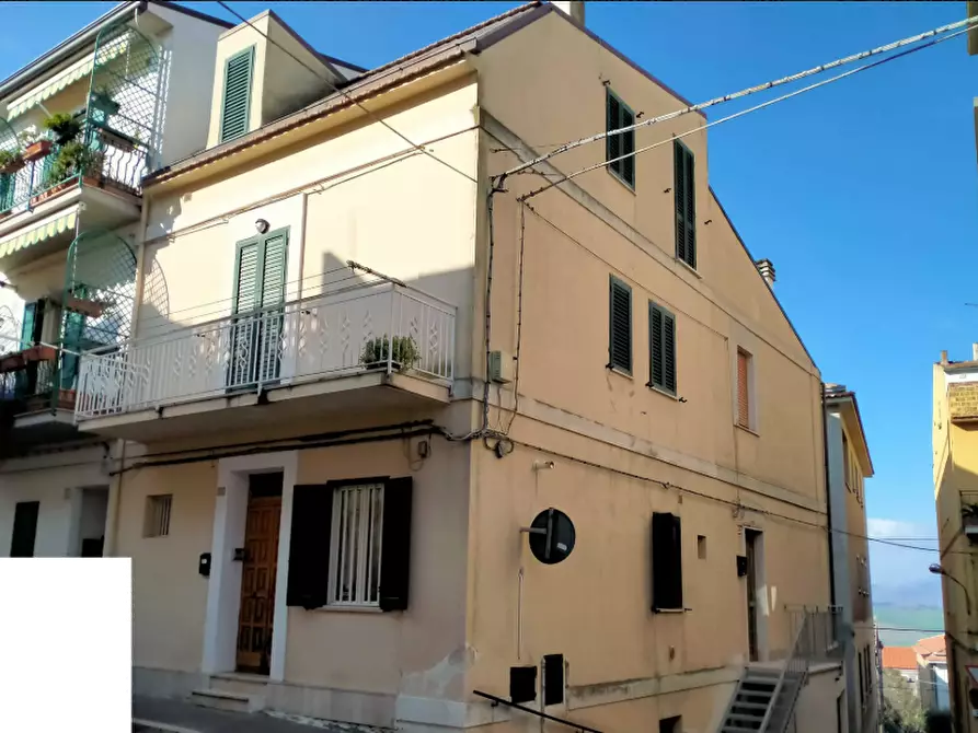 Immagine 2 di Appartamento in vendita  in Via dei Borghi a Montenero Di Bisaccia