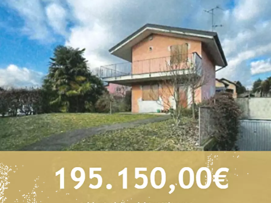 Immagine 1 di Villa in vendita  in Via Giuseppe Verdi a Molteno