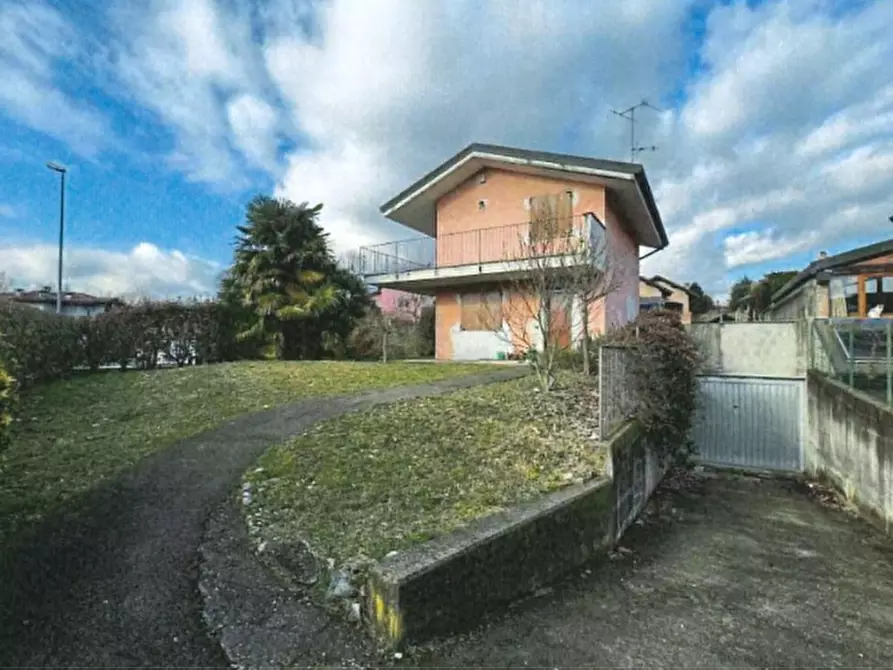 Immagine 2 di Villa in vendita  in Via Giuseppe Verdi a Molteno