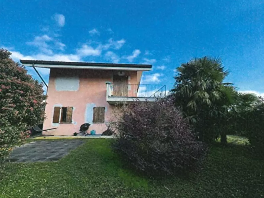 Immagine 3 di Villa in vendita  in Via Giuseppe Verdi a Molteno