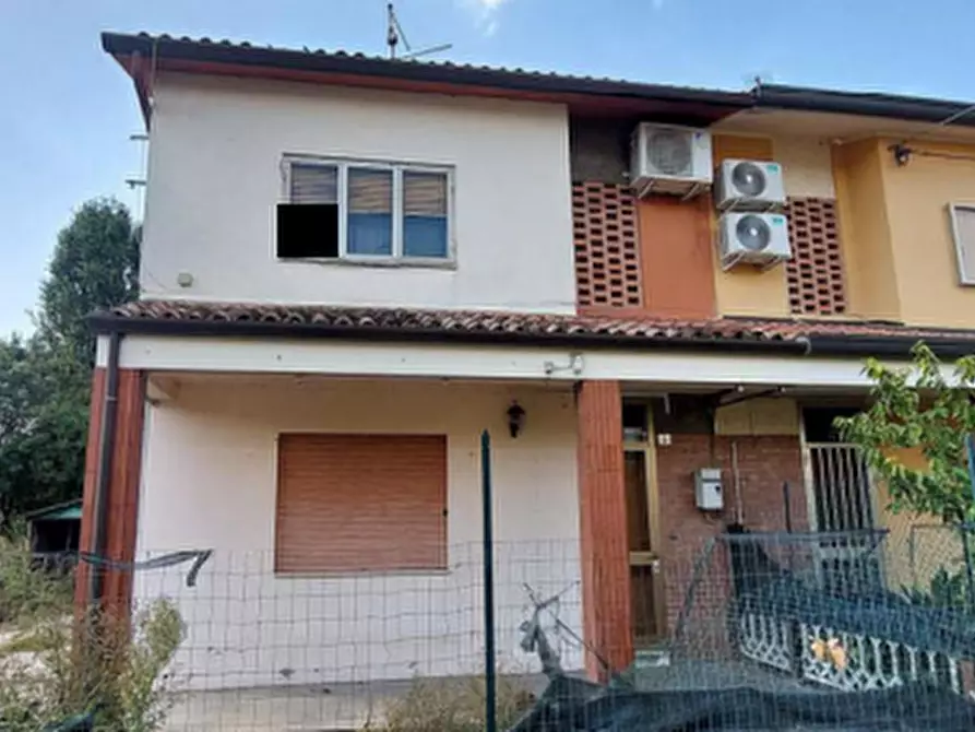 Immagine 2 di Porzione di casa in vendita  in Piazza Resistenza a Castelbaldo