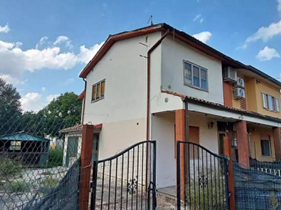 Immagine 3 di Porzione di casa in vendita  in Piazza Resistenza a Castelbaldo