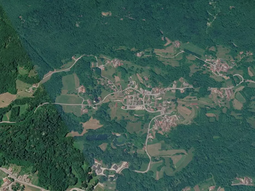 Immagine 10 di Casa indipendente in vendita  in Via Lago di Sotto a Velo D'astico