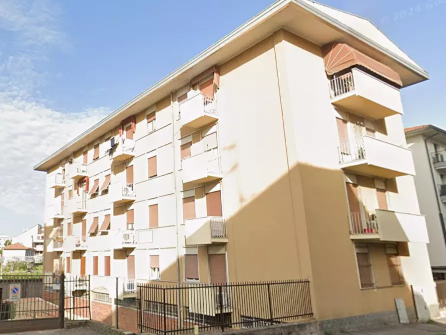 Immagine 5 di Appartamento in vendita  in Via Enrico Dell'Acqua a Busto Arsizio