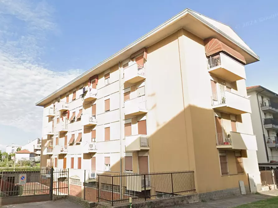 Immagine 6 di Appartamento in vendita  in Via Enrico Dell'Acqua a Busto Arsizio