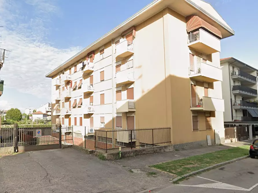 Immagine 12 di Appartamento in vendita  in Via Enrico Dell'Acqua a Busto Arsizio