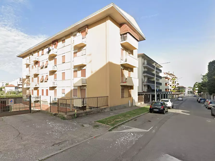 Immagine 14 di Appartamento in vendita  in Via Enrico Dell'Acqua a Busto Arsizio