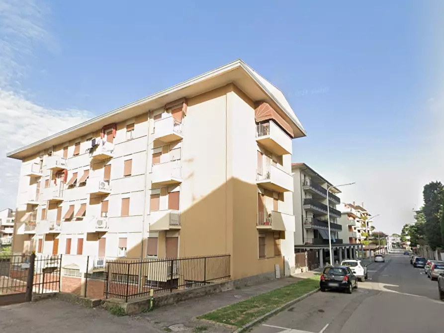 Immagine 16 di Appartamento in vendita  in Via Enrico Dell'Acqua a Busto Arsizio
