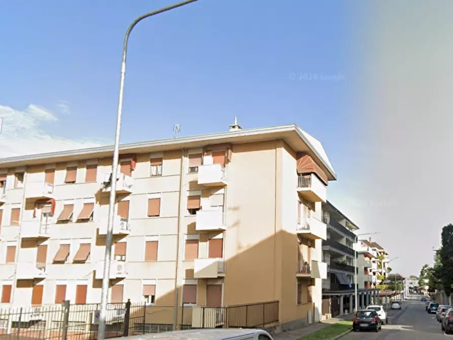 Immagine 17 di Appartamento in vendita  in Via Enrico Dell'Acqua a Busto Arsizio