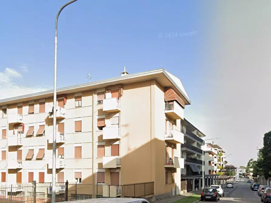 Immagine 23 di Appartamento in vendita  in Via Enrico Dell'Acqua a Busto Arsizio