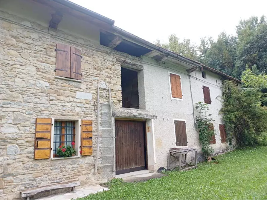 Immagine 1 di Porzione di casa in vendita  in Via Ierte a Borgo Valbelluna