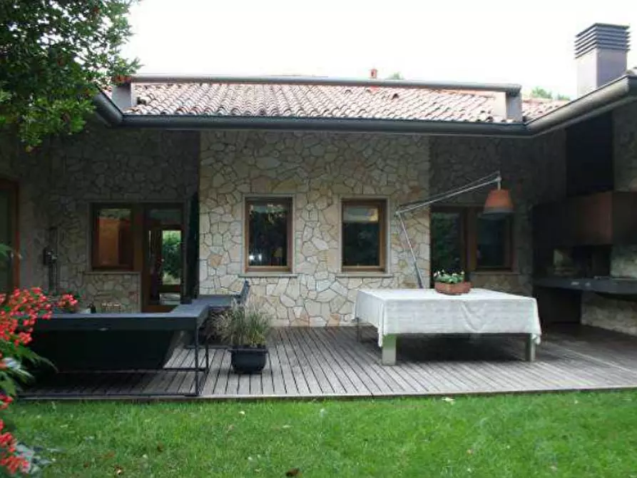 Immagine 1 di Villa in vendita  in Via Rampinelli a Brembate Di Sopra