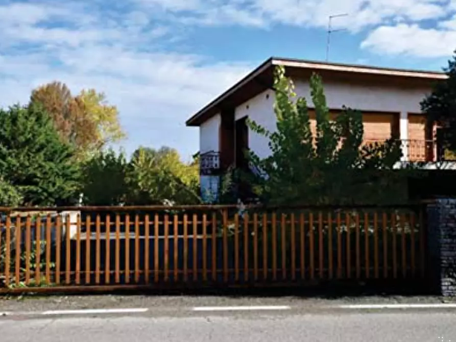 Immagine 1 di Villa in vendita  in Via Francesco Baracca a Susegana