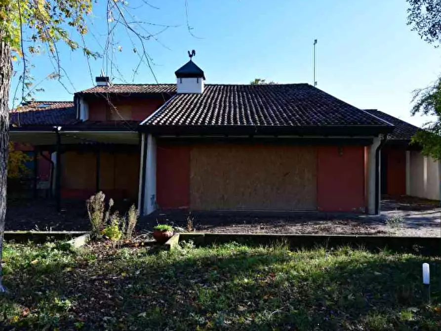 Immagine 1 di Villa in vendita  in Via Francesco Baracca a Susegana