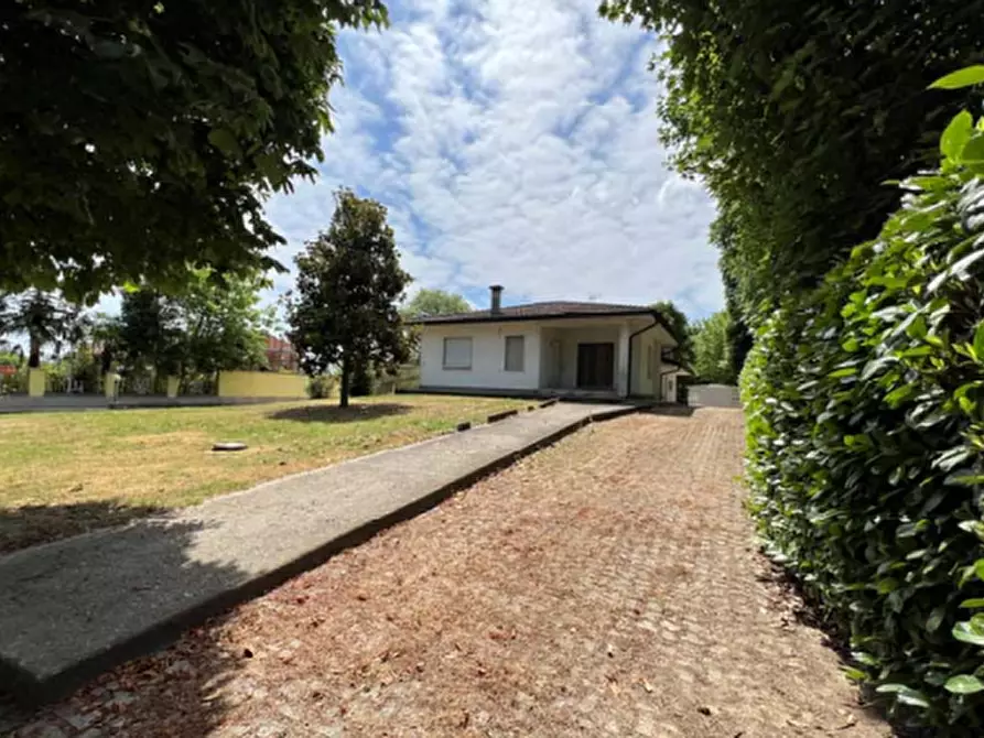 Immagine 1 di Villa in vendita  in  via Vigna a Arzergrande