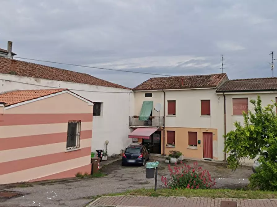 Immagine 1 di Porzione di casa in vendita  in via Vittorio Emanuele a Bergantino