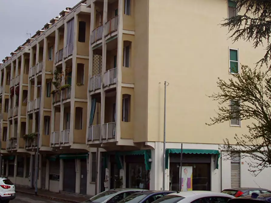 Immagine 1 di Appartamento in vendita  in  piazza Giovanni XXIII  a Valenza