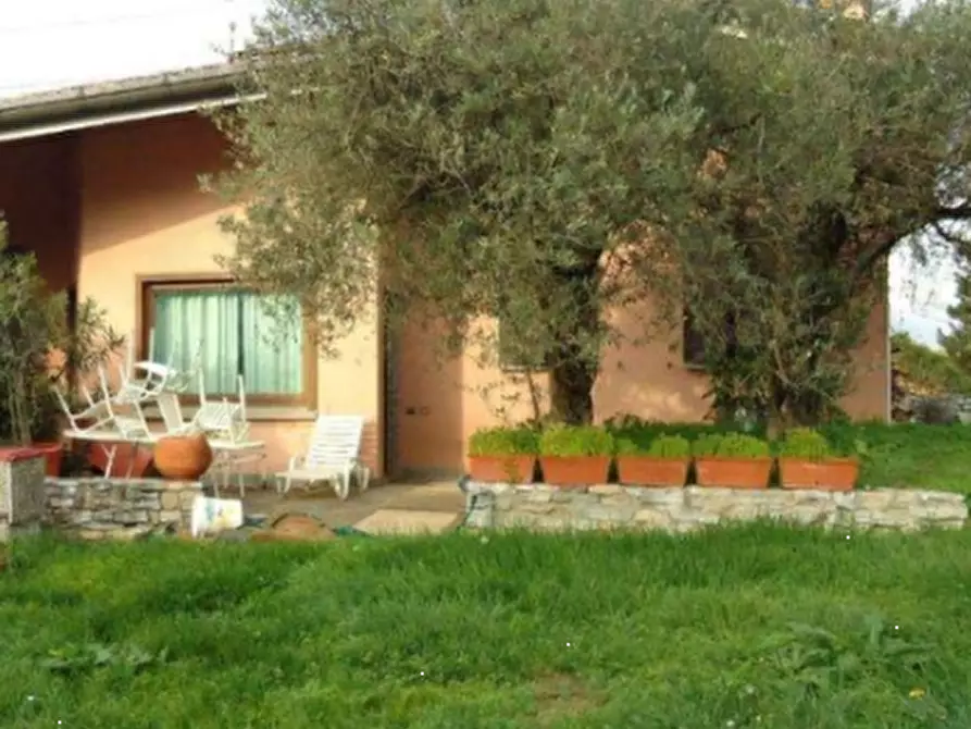 Immagine 1 di Villa in vendita  in Via ex Parco Visconti a Cassago Brianza