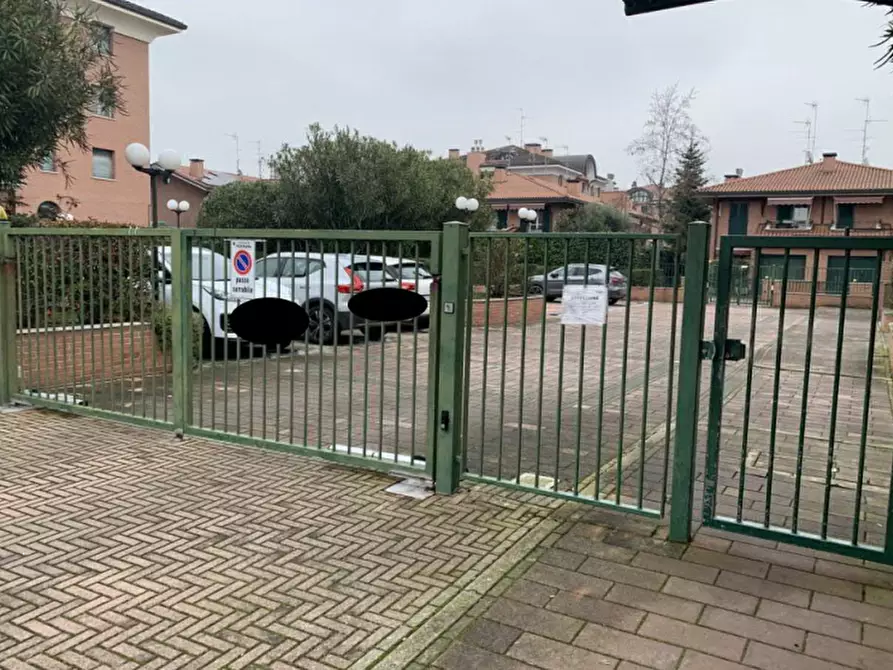 Immagine 1 di Posto auto in vendita  in via della Siepe a Ferrara
