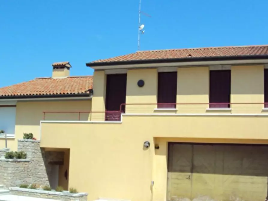 Immagine 1 di Casa indipendente in vendita  in Via Formeniga a Vittorio Veneto