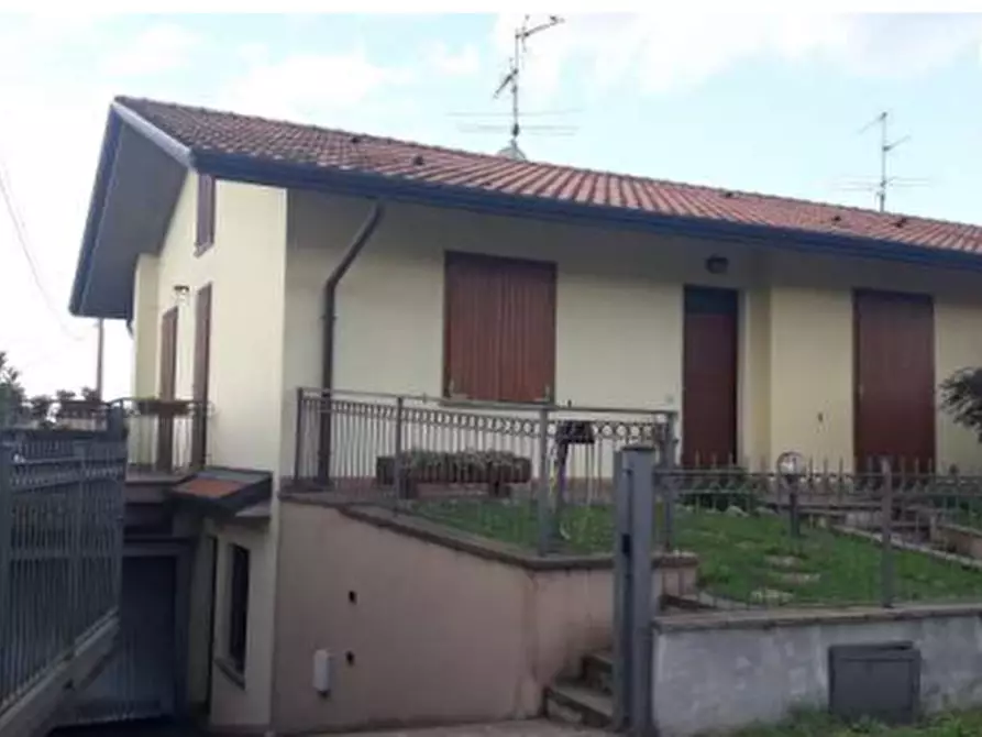 Immagine 1 di Casa bifamiliare in vendita  in Via Roma a Bonate Sopra