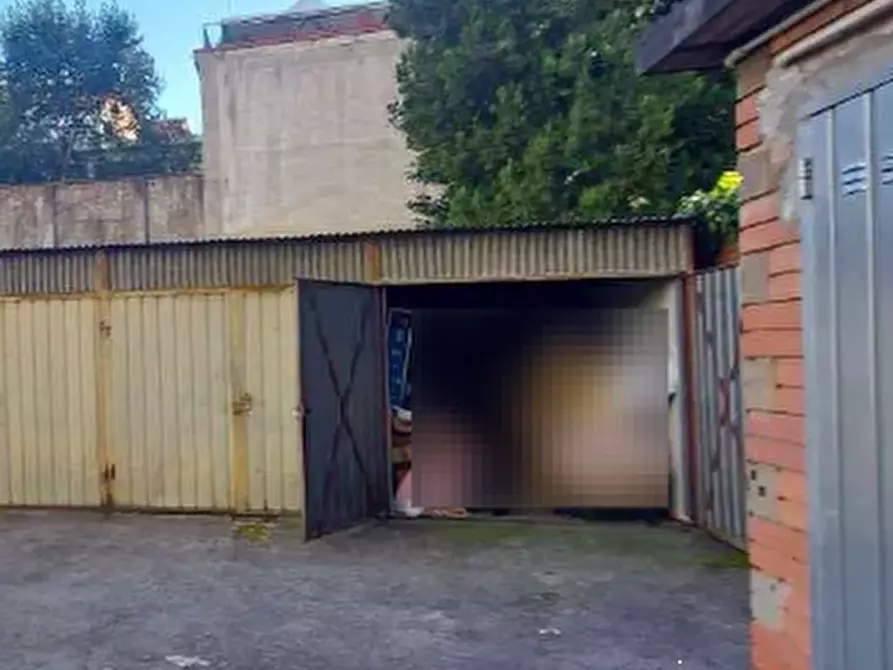 Immagine 1 di Garage in vendita  in Via Dell'Olivuzzo  a Firenze