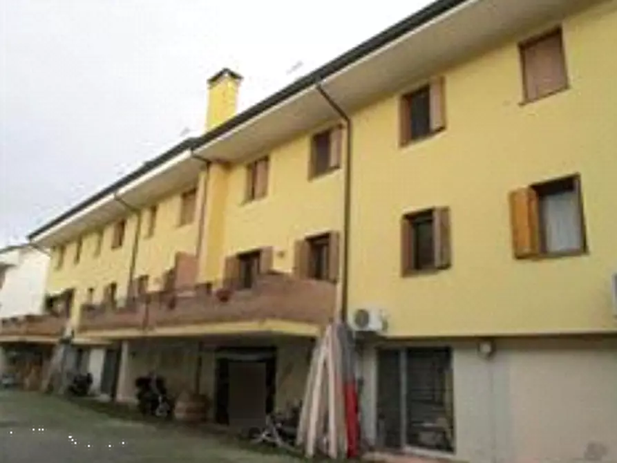 Immagine 1 di Villetta a schiera in vendita  in via Magenta  a Lignano Sabbiadoro
