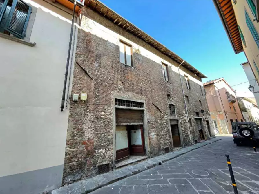 Immagine 1 di Magazzino in vendita  in Via Baldo Magini a Prato