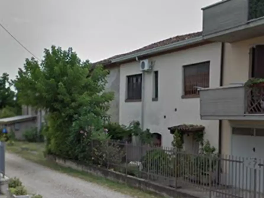 Immagine 1 di Porzione di casa in vendita  in Via Quartieri a Mozzecane