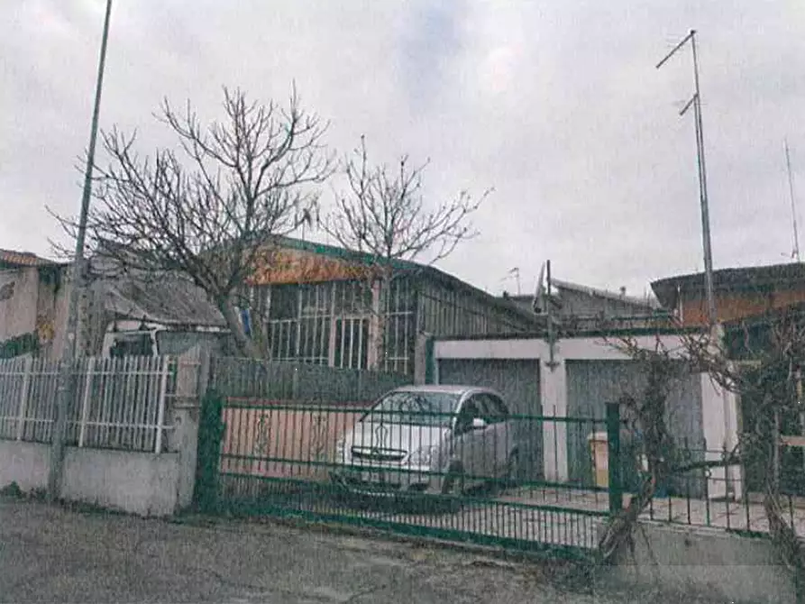 Immagine 1 di Laboratorio in vendita  in Via A. Meucci a Montegrotto Terme