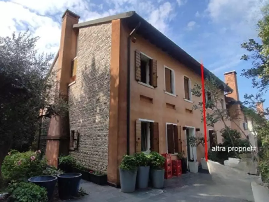 Immagine 1 di Porzione di casa in vendita  in Via Guizze a Villorba