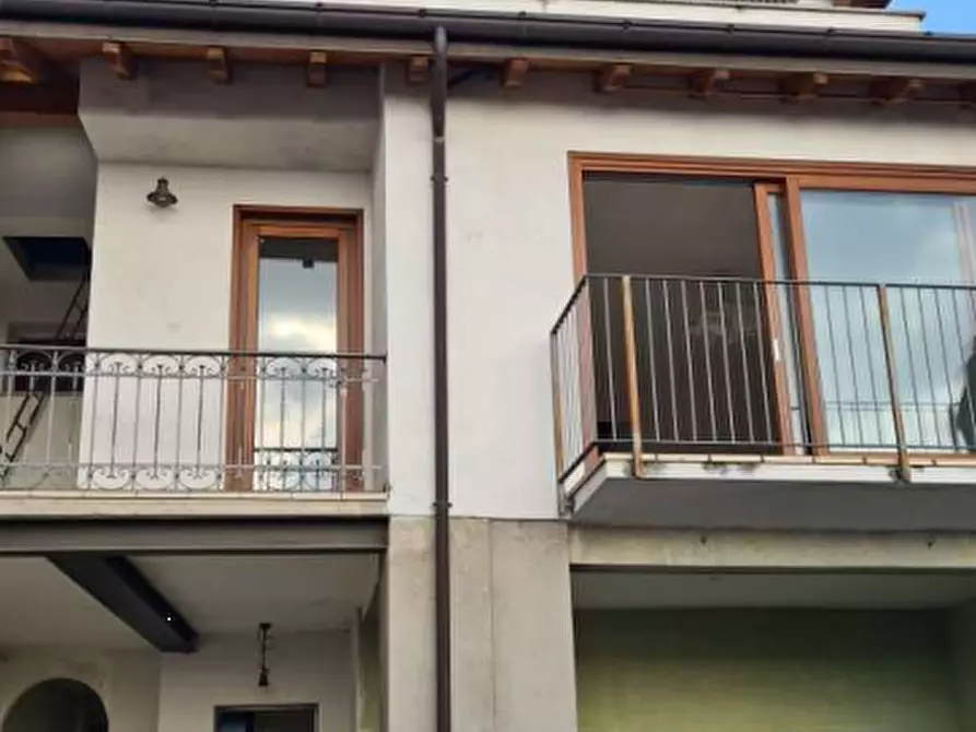 Immagine 1 di Porzione di casa in vendita  in via Trento a Besozzo
