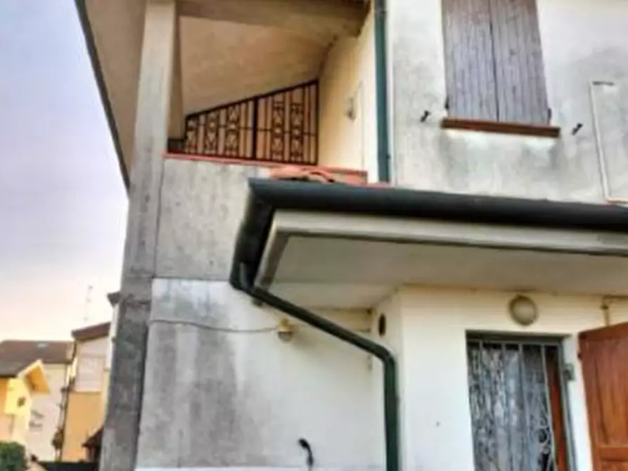 Immagine 1 di Appartamento in vendita  in viale dei Mille a Comacchio