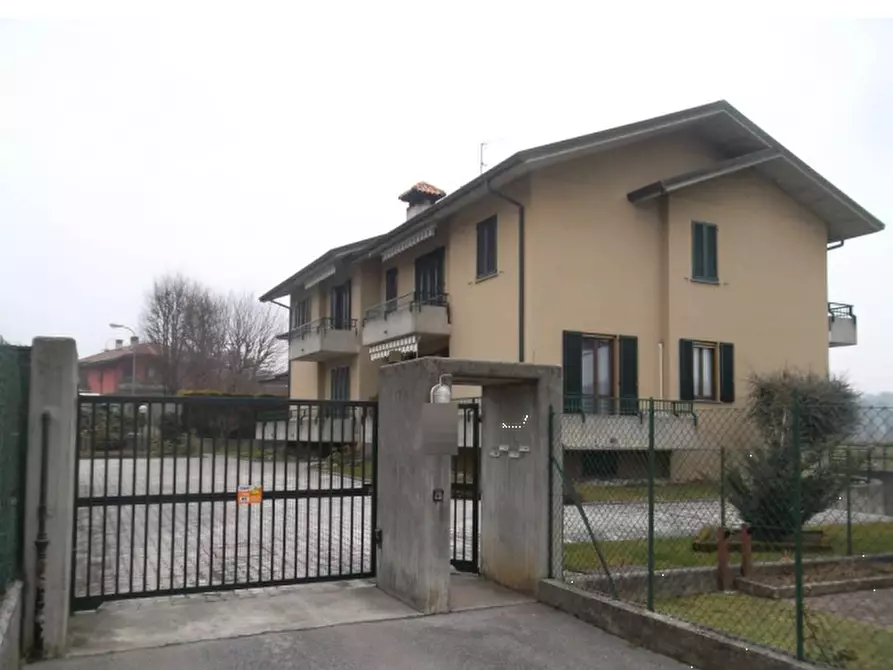 Immagine 1 di Appartamento in vendita  in Via Cavour a Merone