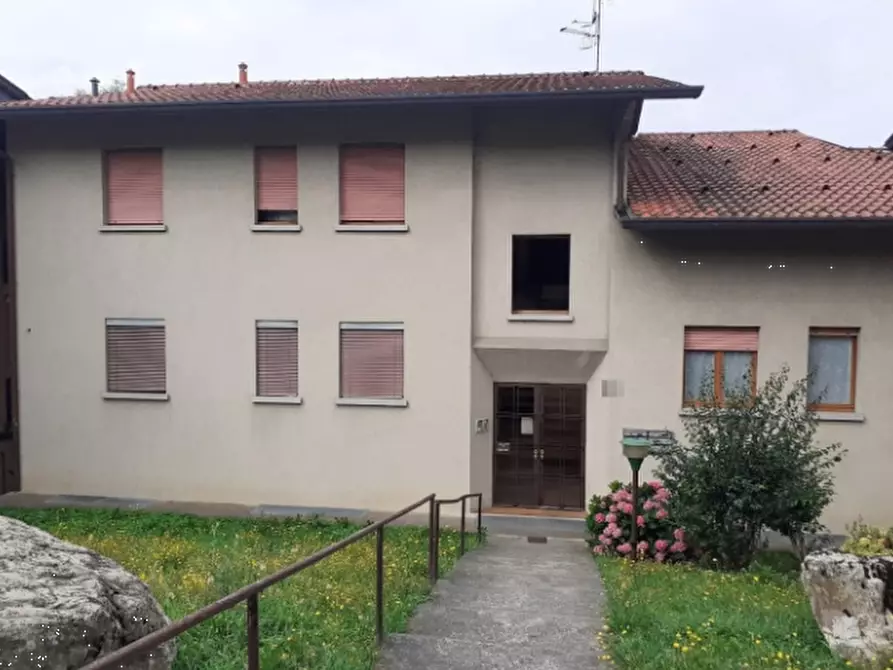 Immagine 1 di Appartamento in vendita  in Vicolo Bosco a Caprino Bergamasco