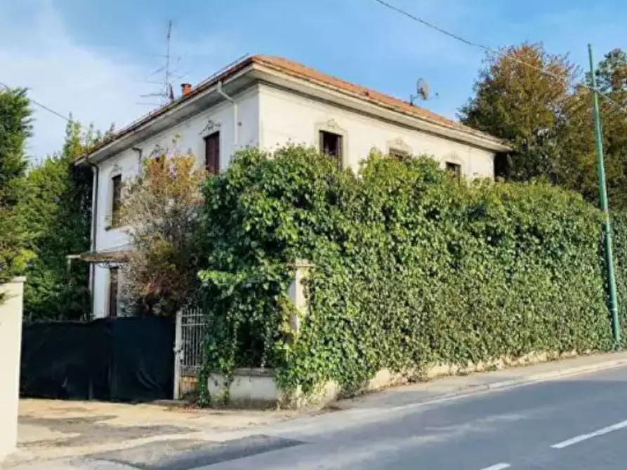 Immagine 1 di Villa in vendita  in Via Milano a Jerago Con Orago