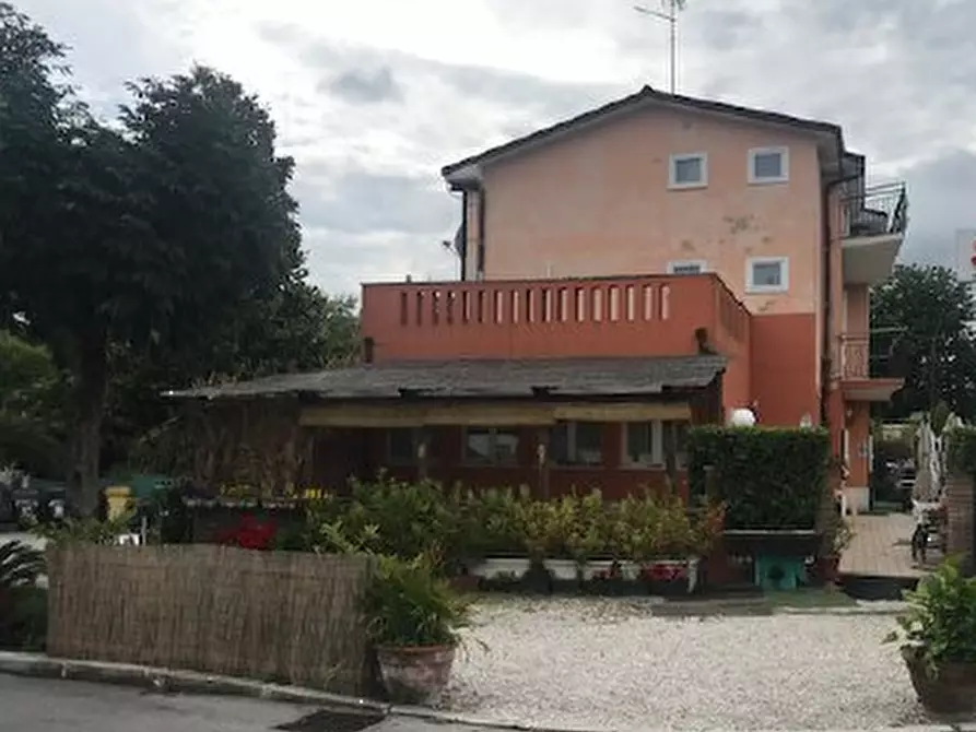 Immagine 1 di Negozio in vendita  in Via Ponte Conca a Misano Adriatico