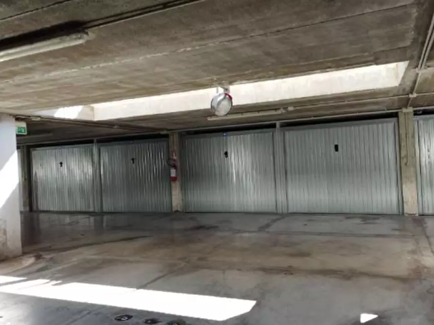 Immagine 1 di Garage in vendita  in via Peppino Vallicelli a Forli'