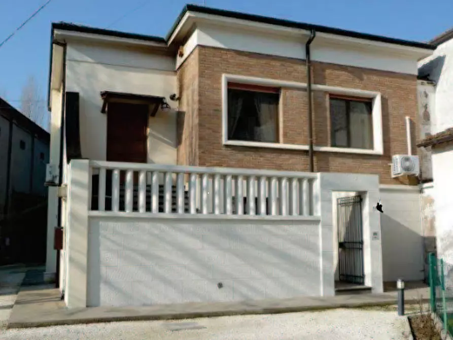 Immagine 1 di Villetta a schiera in vendita  in Lavezzola Via Bastia  a Conselice