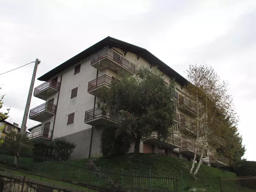 Immagine 1 di Appartamento in vendita  in Via Belvedere a Costa Di Serina