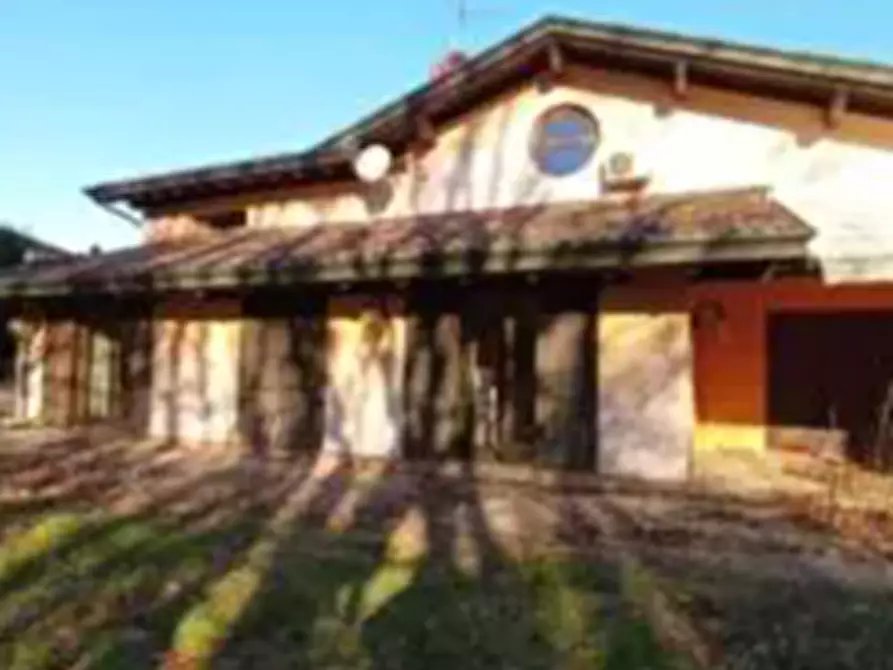 Immagine 1 di Villa in vendita  in Via Fermi a Limido Comasco